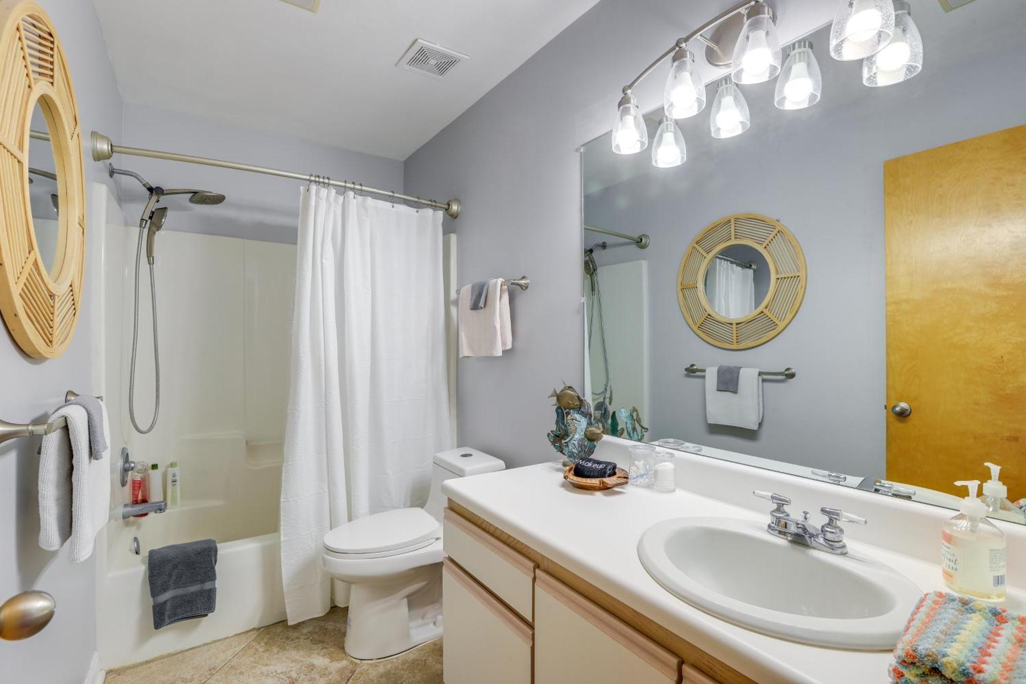Beachfront Cedar Key Retreat With Pool Access! 외부 사진