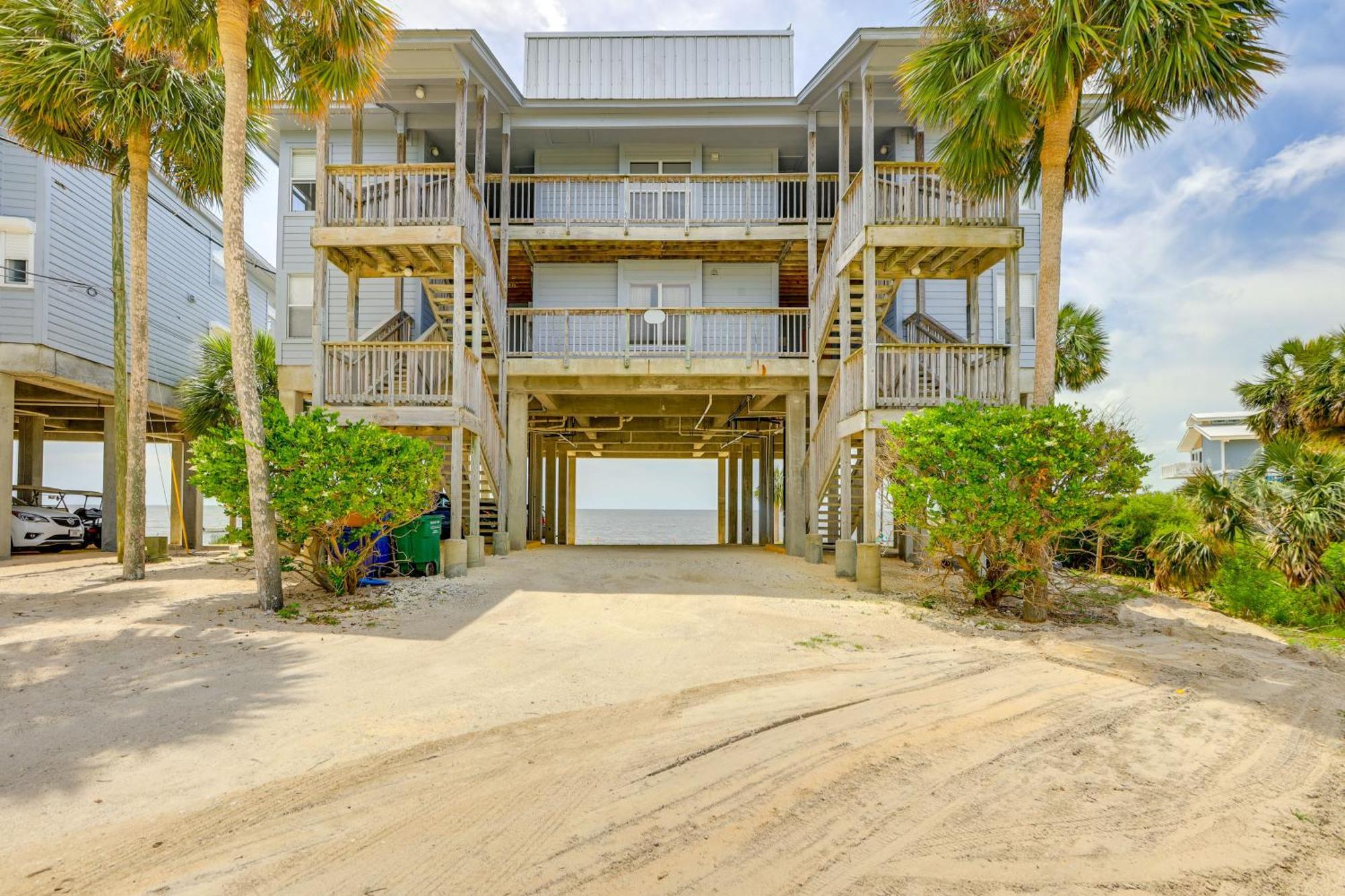 Beachfront Cedar Key Retreat With Pool Access! 외부 사진