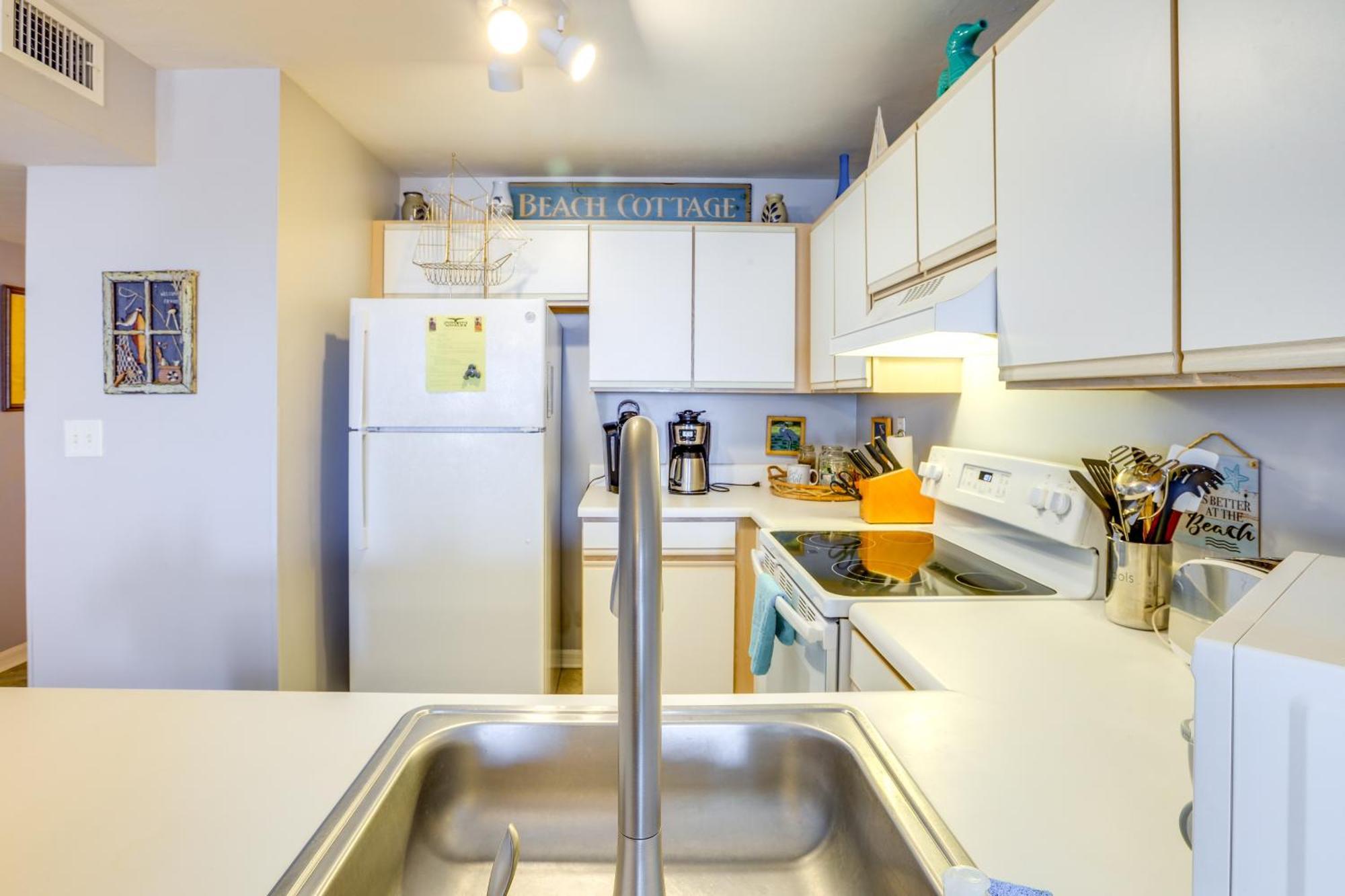 Beachfront Cedar Key Retreat With Pool Access! 외부 사진