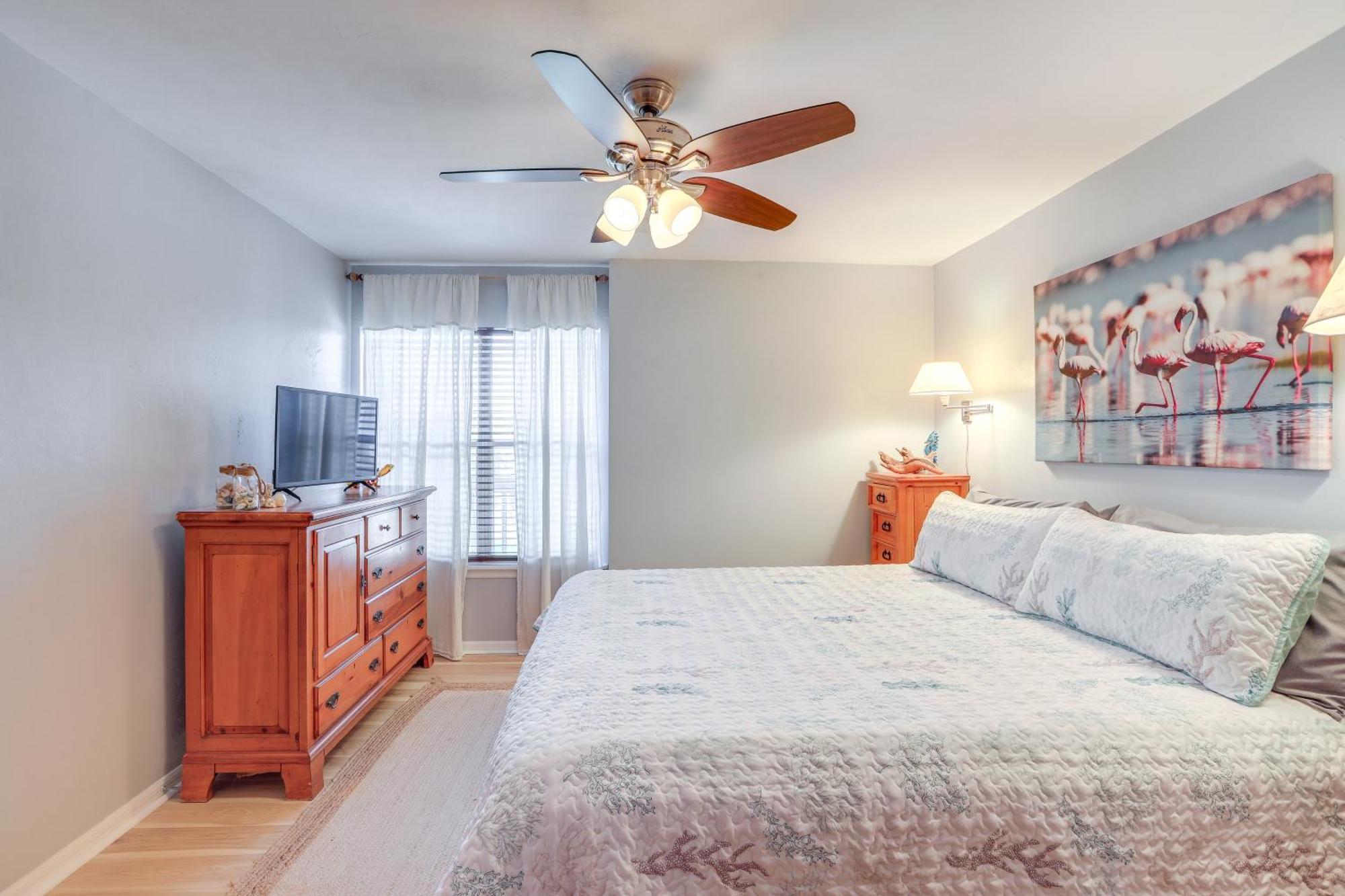 Beachfront Cedar Key Retreat With Pool Access! 외부 사진